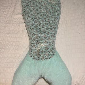 Mermaid Tail Blanket in Aqua EUC